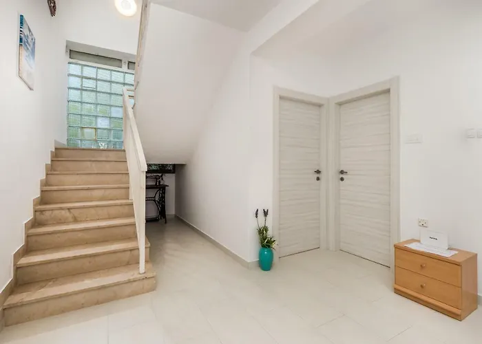 ゲストハウス Tatjana 3*